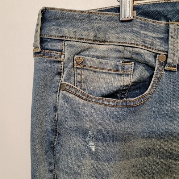 Torrid Light Wash Distressed Skinny Jeans Size 24R - Picture 9 of 17